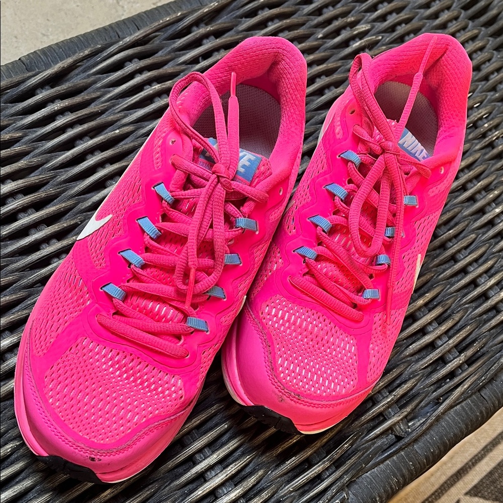 Nike Women's Bright Pink Athletic Shoes - Picture 2 of 10